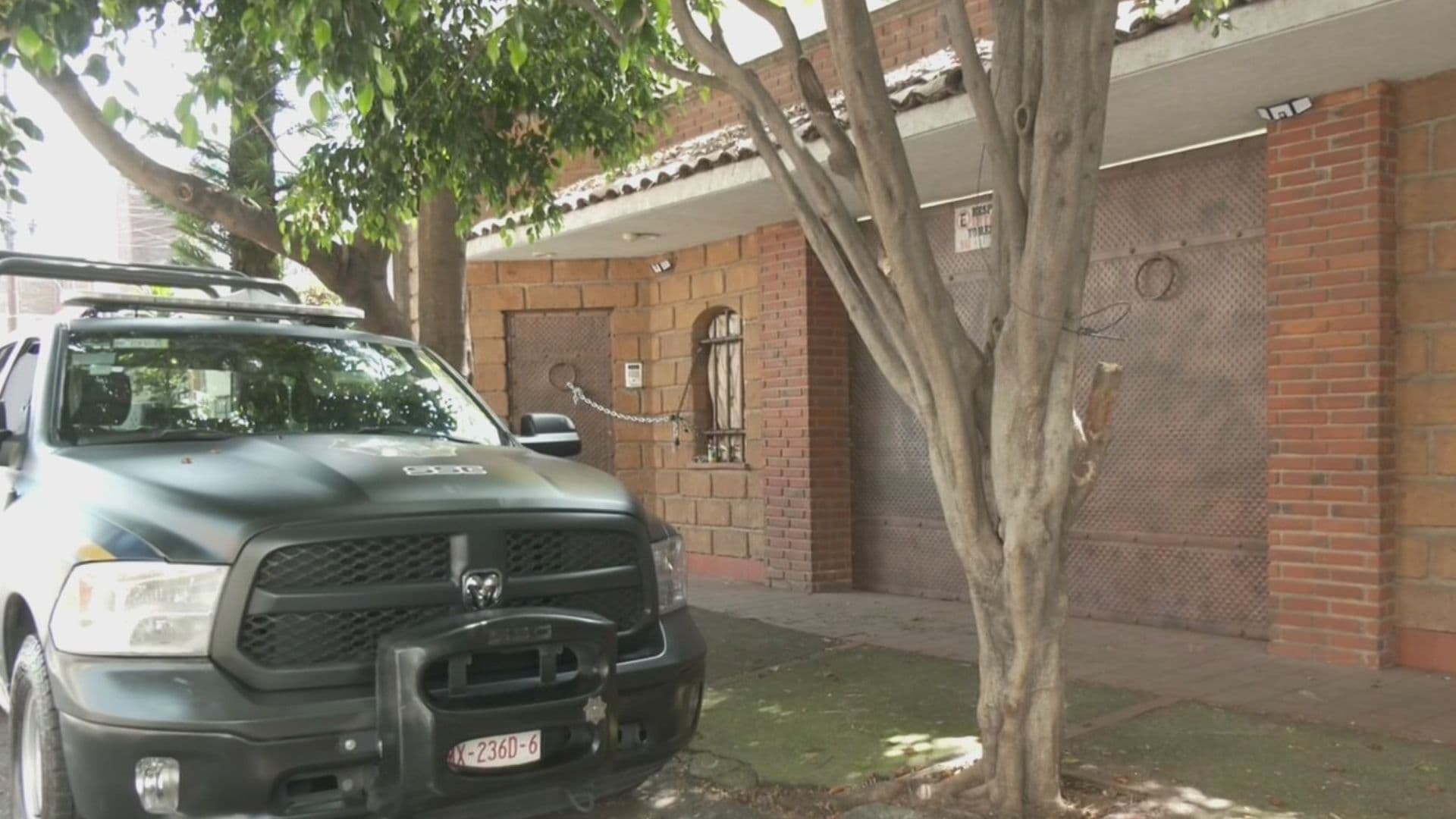 La casa de Matías Romero 18 sigue cerrada por la Fiscalía y se encuentra vigilada por elementos de la SSC.