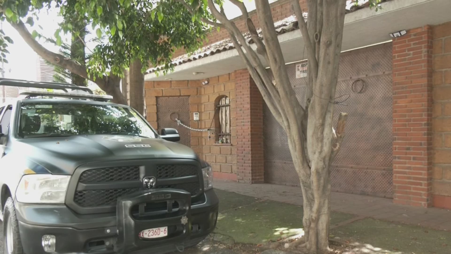 La casa de Matías Romero 18 sigue cerrada por la Fiscalía y se encuentra vigilada por elementos de la SSC.