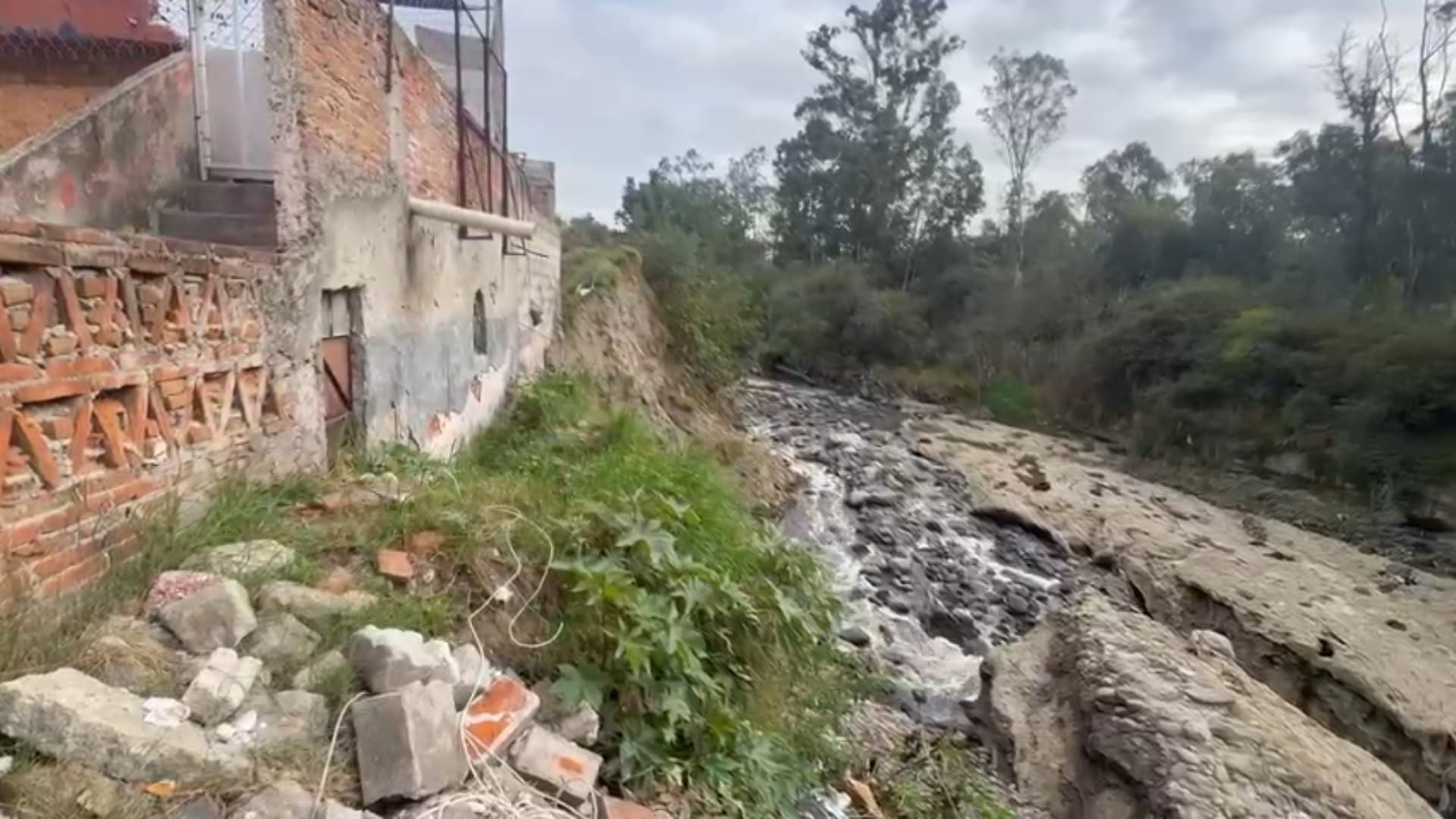 Viviendas de la Privada 6A Oriente están prácticamente al borde de un precipicio.