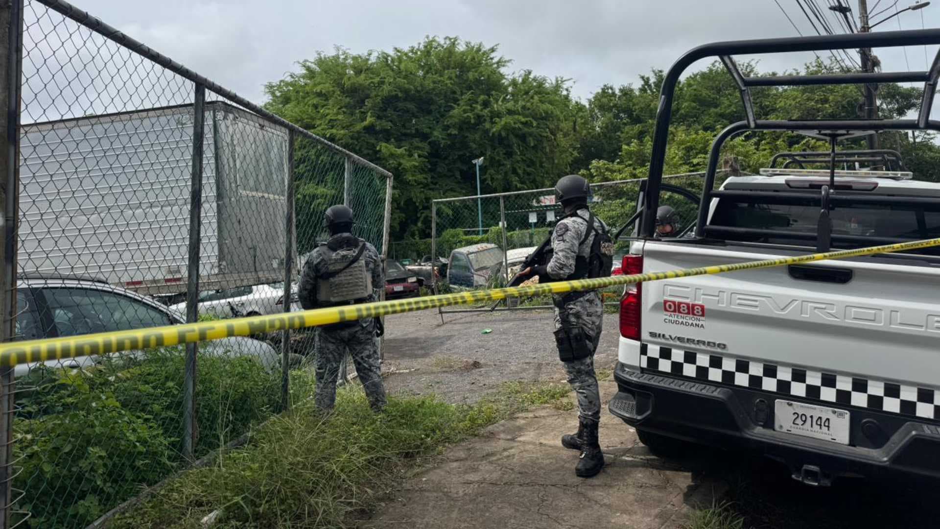 Operativo de seguridad en encierro de vehículos en la zona poniente de Veracruz.