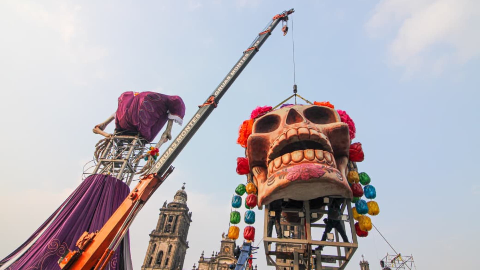 Armado de Catrina de la Megaofrenda Zócalo 2026 Día de Muertos en CDMX