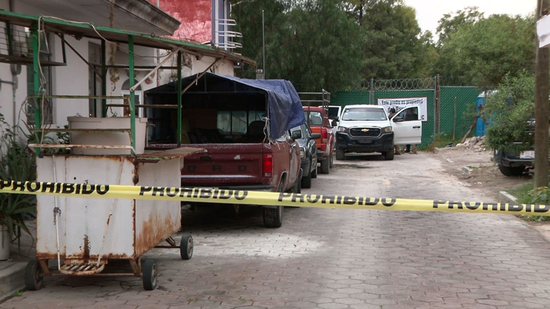 La joven presentaba visibles huellas de violencia.