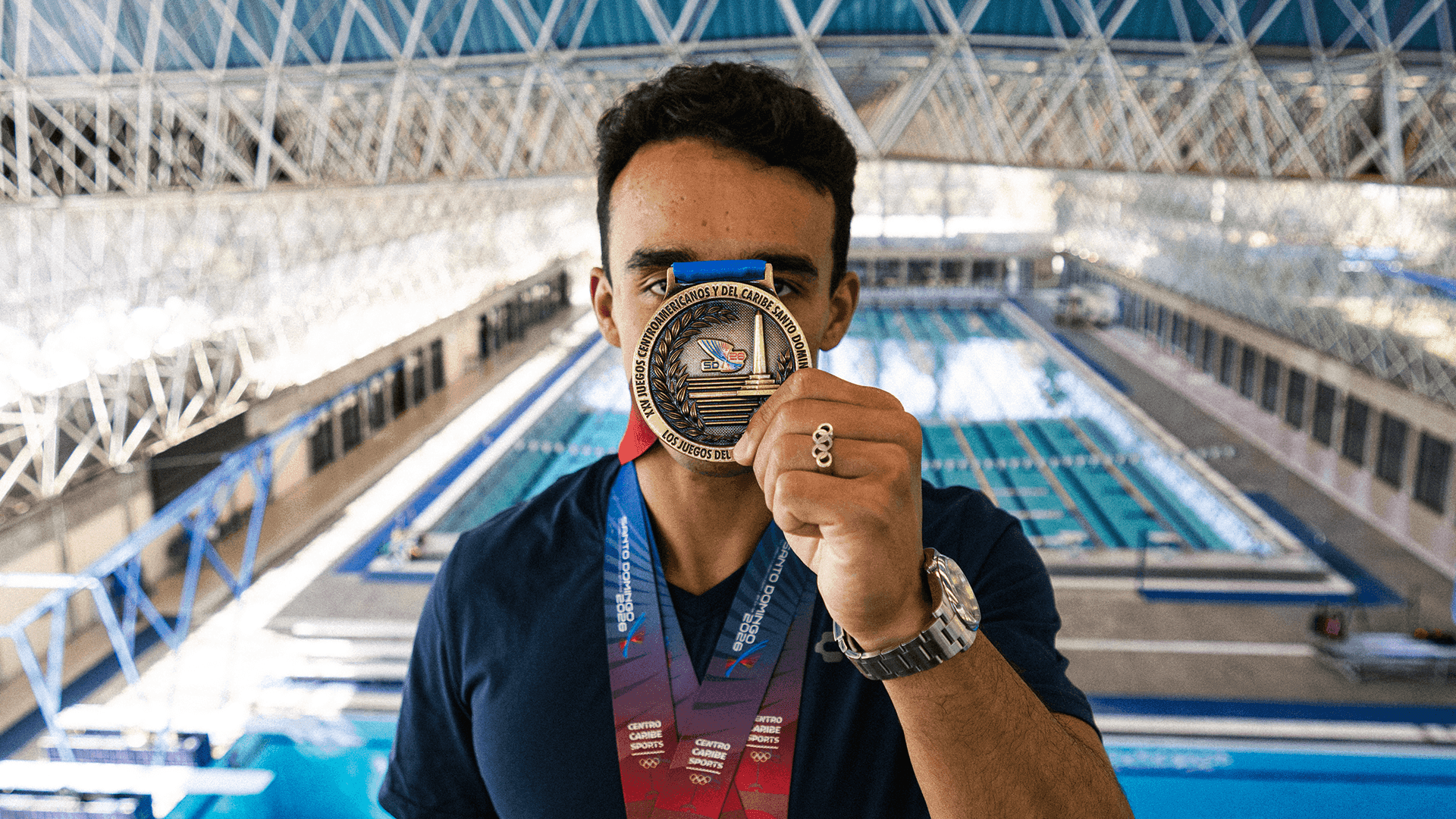 Juan Celaya con medalla