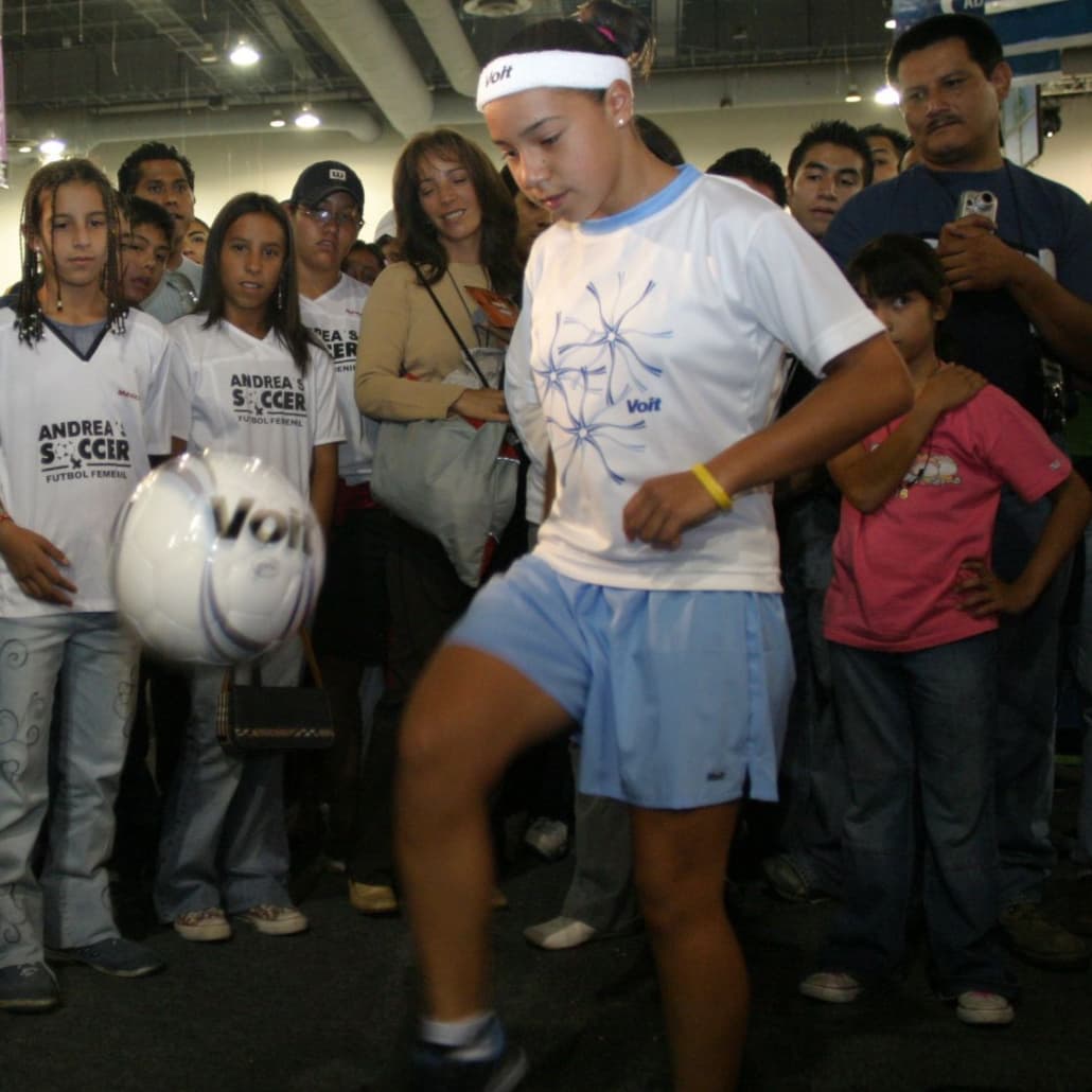 Charlyn Corral en Futbol Expo-Show en julio de 2005