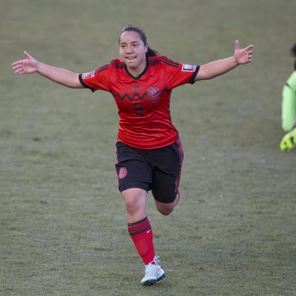 Charlyn Corral tras anotar contra Trinidad y Tobago en 2014