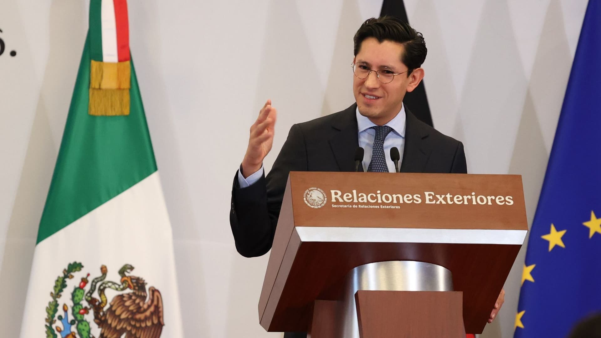 Roberto Velasco, titular de la SRE