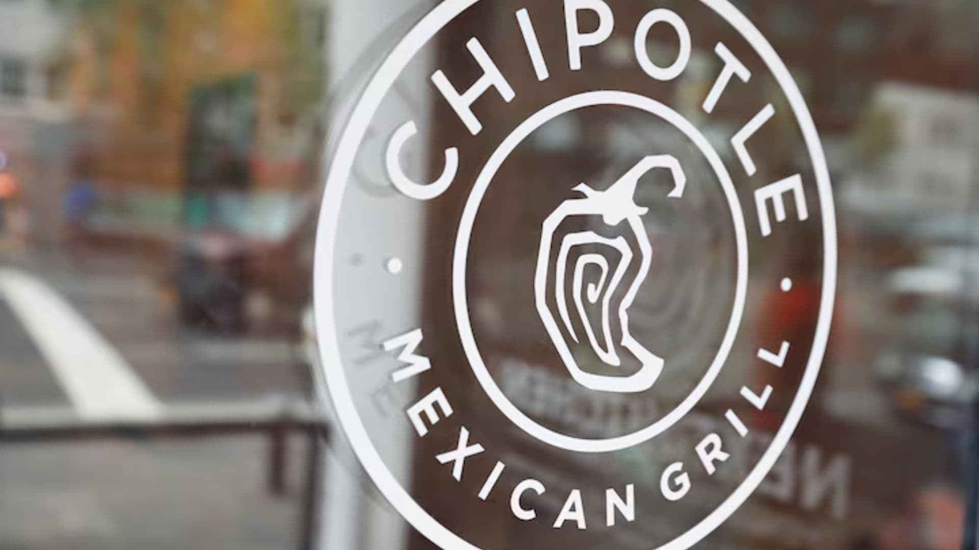 Famoso Restaurante Retira Chiles Jalapeños por Probable Caso de Salmonella