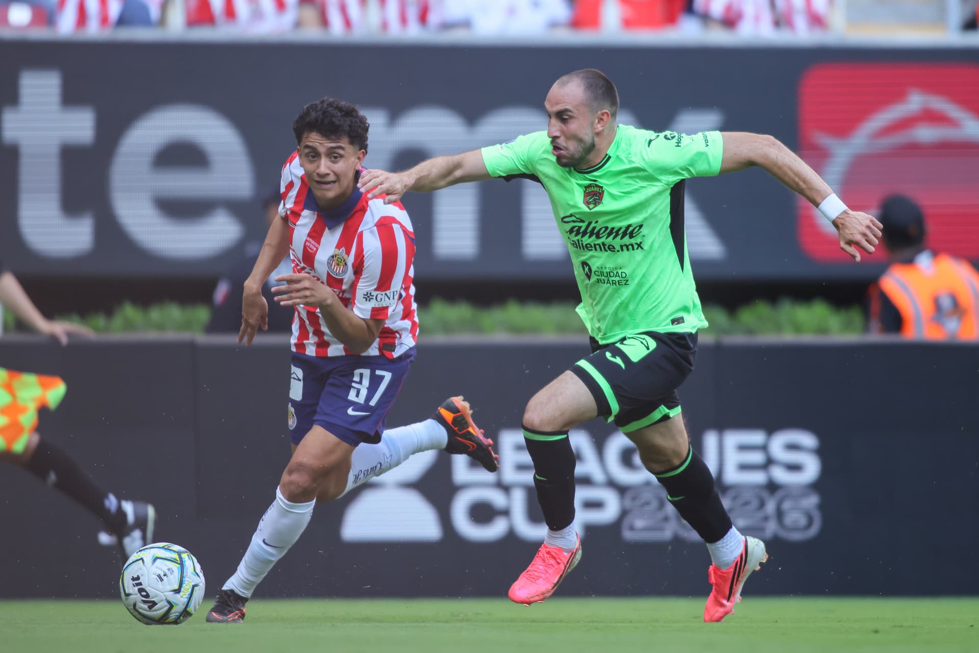 ¡Chivas Vence a Juárez con Gol de Último Minuto!