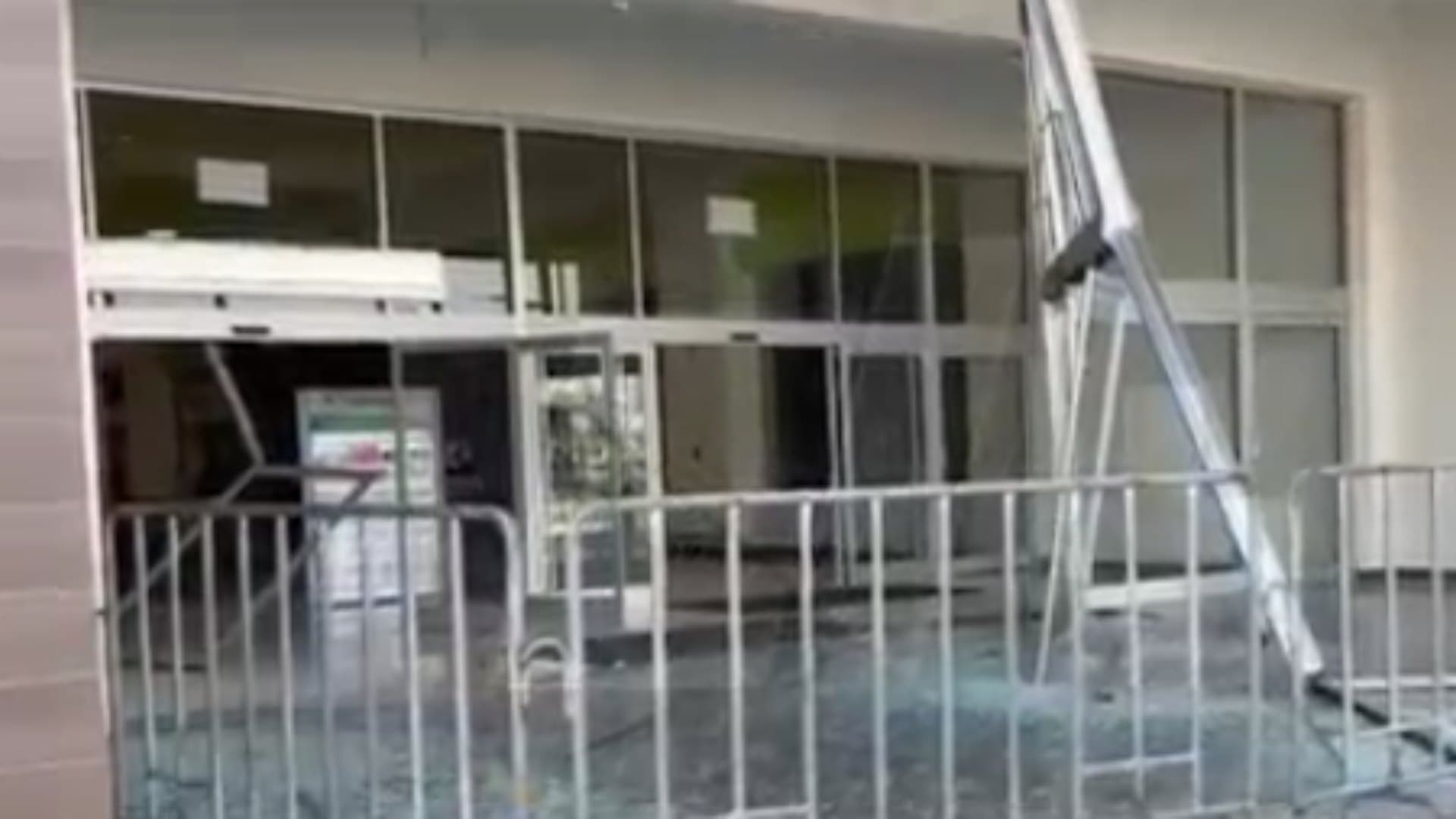 Persecución y balacera en Apodaca tras choque contra centro comercial