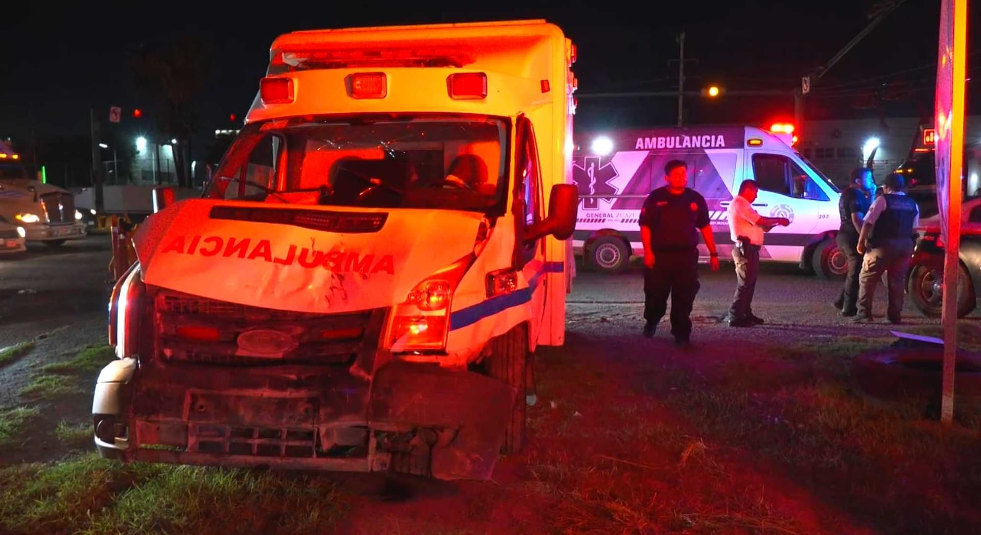 Chocan contra Ambulancia y Huyen en Escobedo, NL; Hay Un Herido