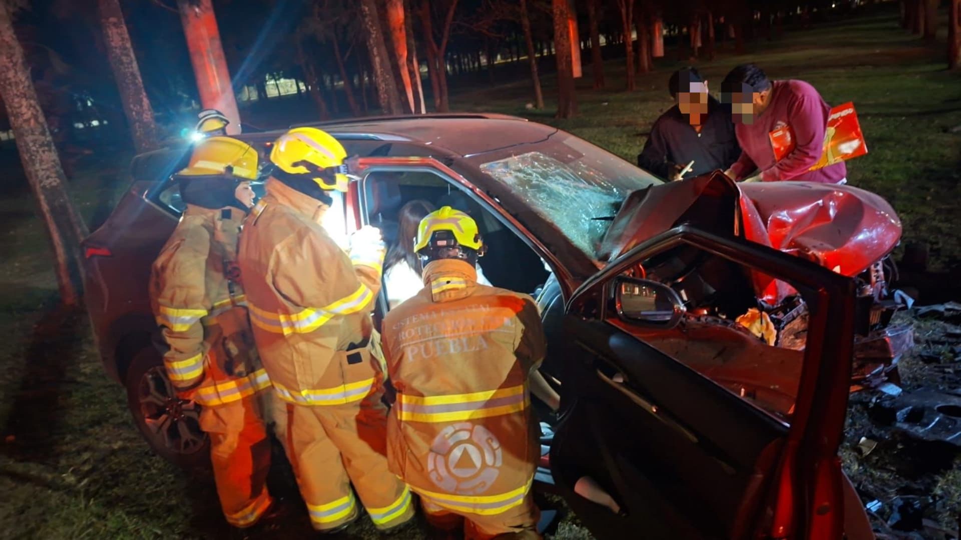Accidente Choque Camioneta Mujer Lesionada Boulevard Niño Poblano Puebla