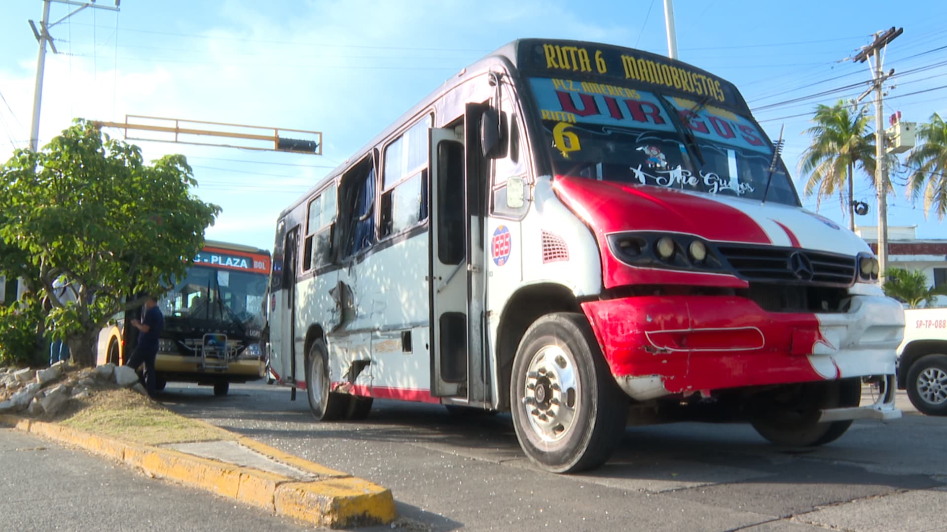 Choque de Autobuses de Transporte Público en Veracruz Deja 14 Heridos, Entre Ellos un Menor