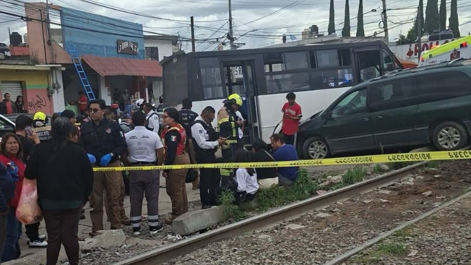 Pasajeros Lesionados por Accidente Choque Camioneta Microbús Ruta 38 San Pablo Xochimehuacan Puebla