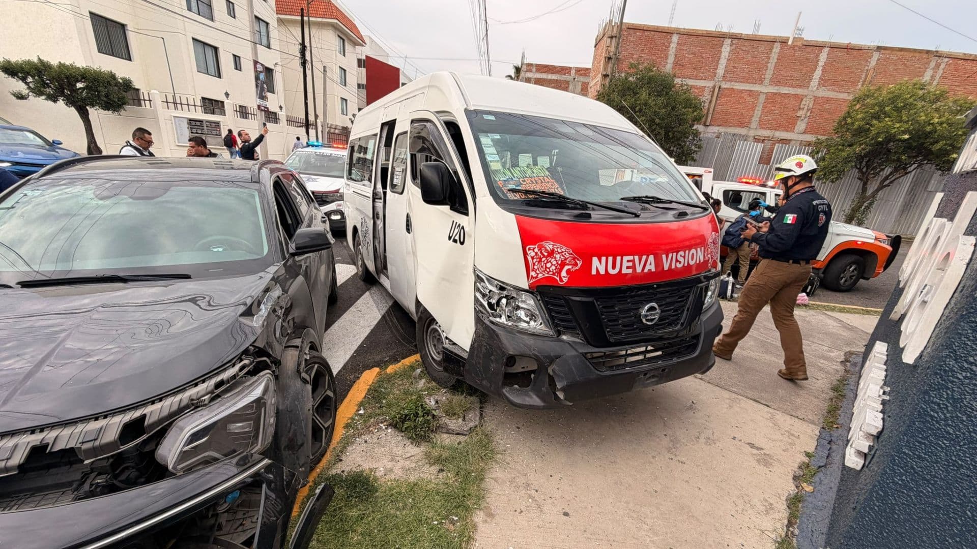 Accidente Choque Camioneta Ruta Nueva Visión Transporte Público Avenida 45 Poniente Puebla