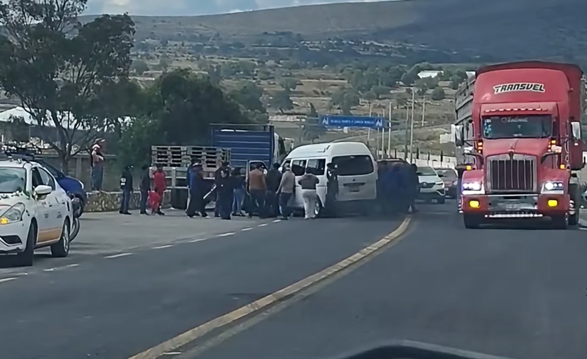 Se presume que uno de los conductores invadió carril contrario.