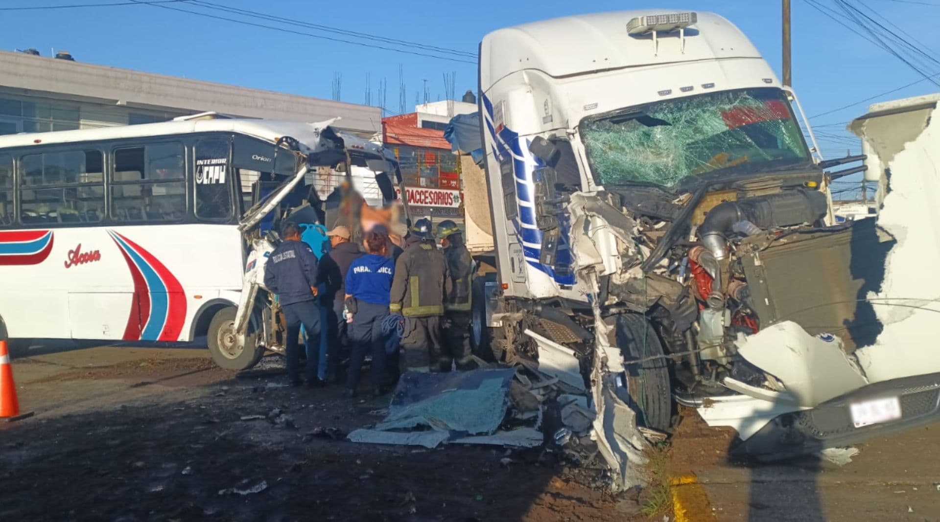 El operador de la unidad de carga habría sido el responsable del accidente.
