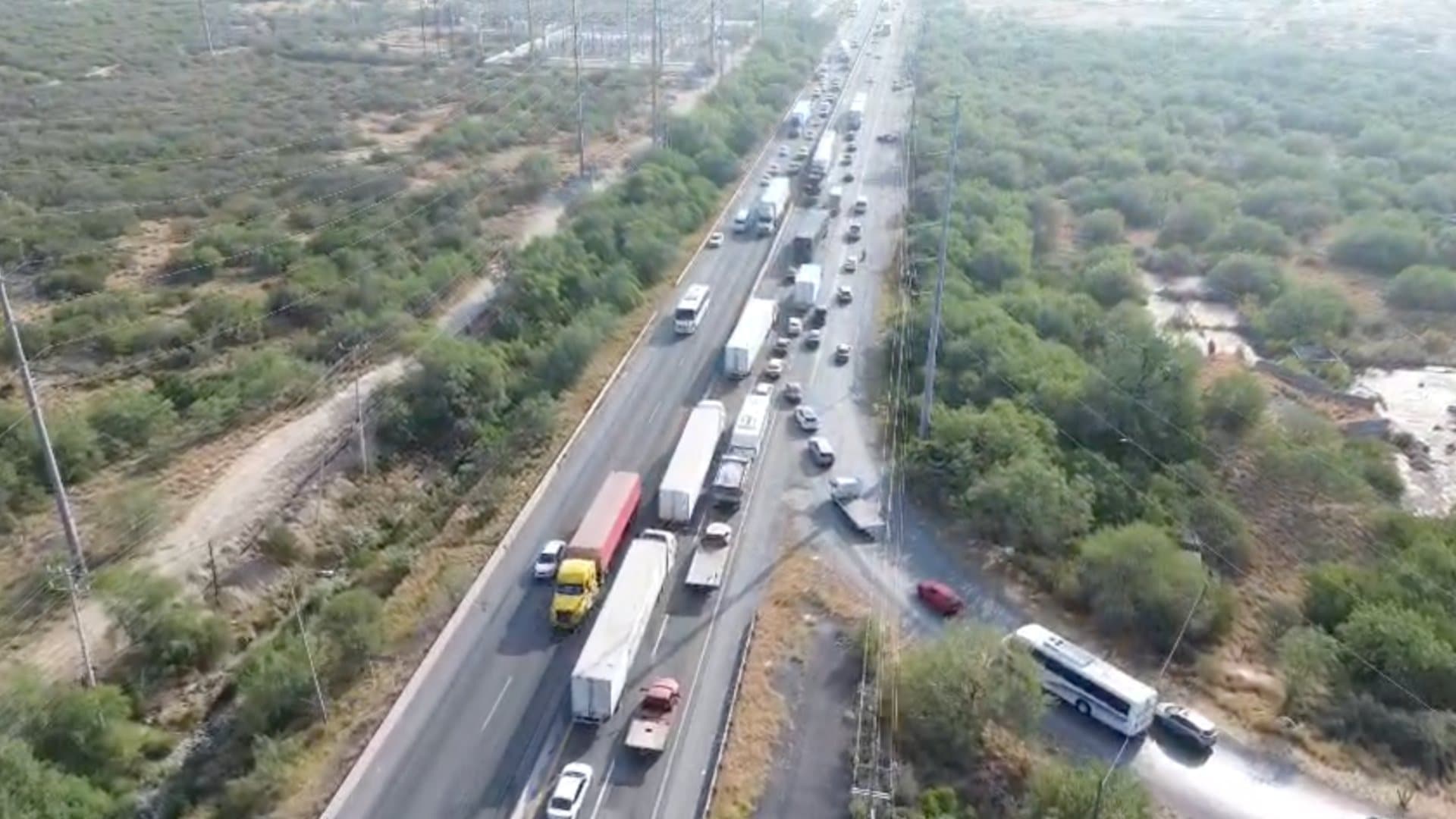 Caos vial en el Libramiento Noroeste