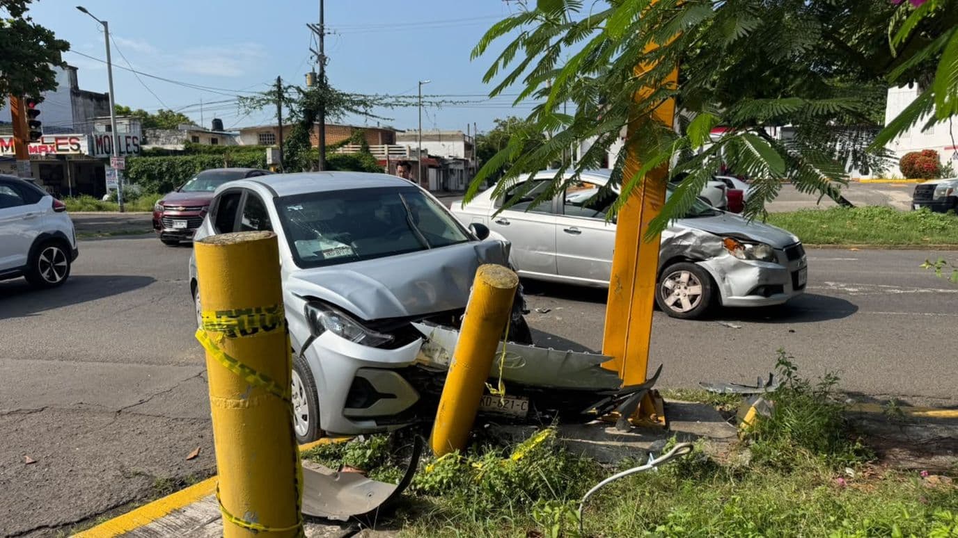 Choque en avenida Cuauhtémoc deja un menor lesionado.