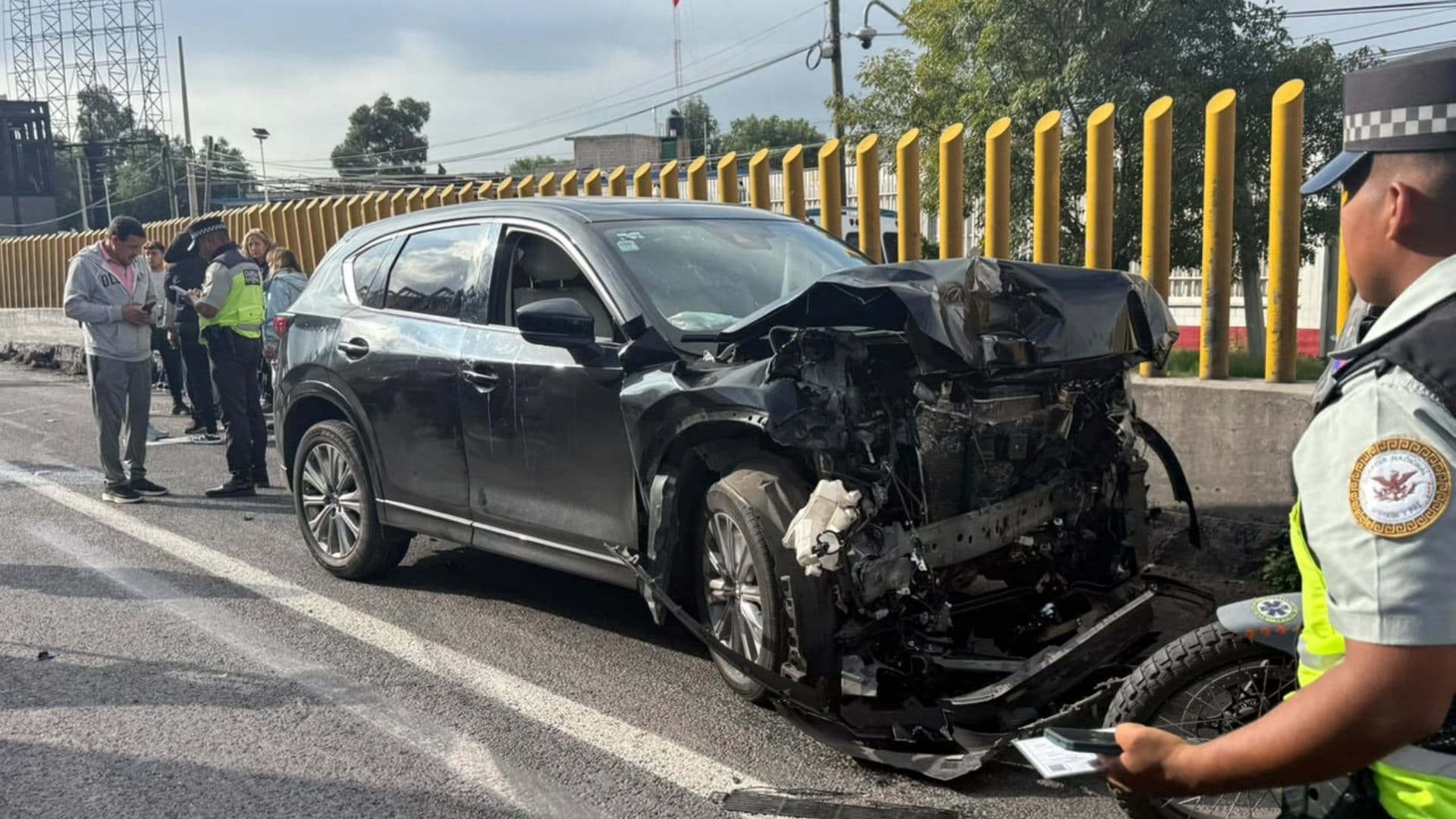 Camioneta chocada en la México-Puebla