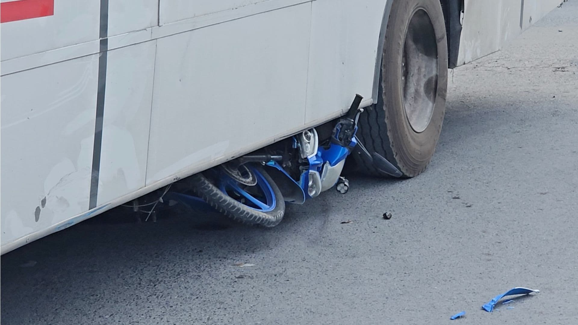 Choque motocicleta y camión