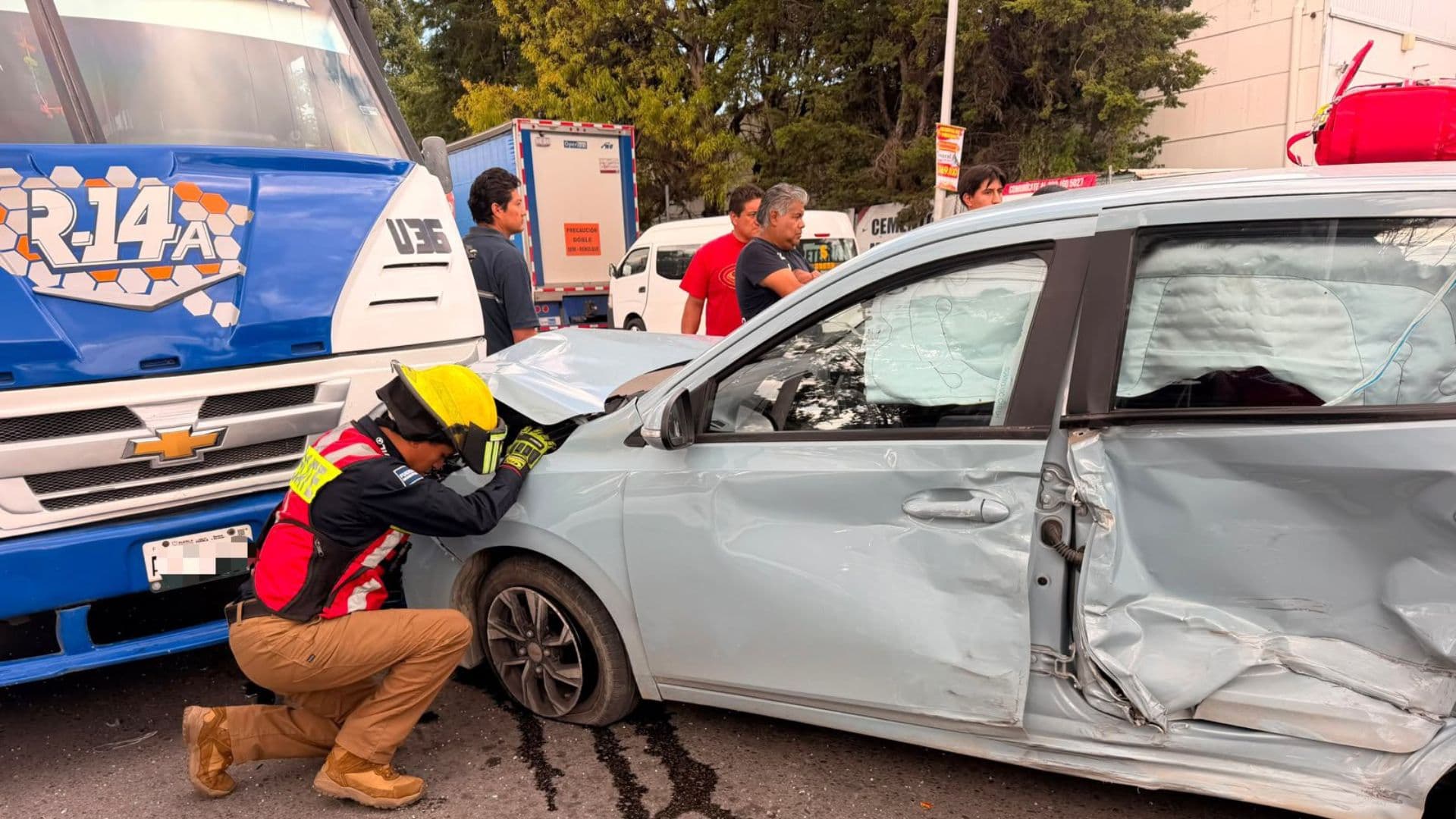 Accidente Choque Múltiple Tren Microbús Transporte Público Dos Vehículos Siete Lesionados Puebla