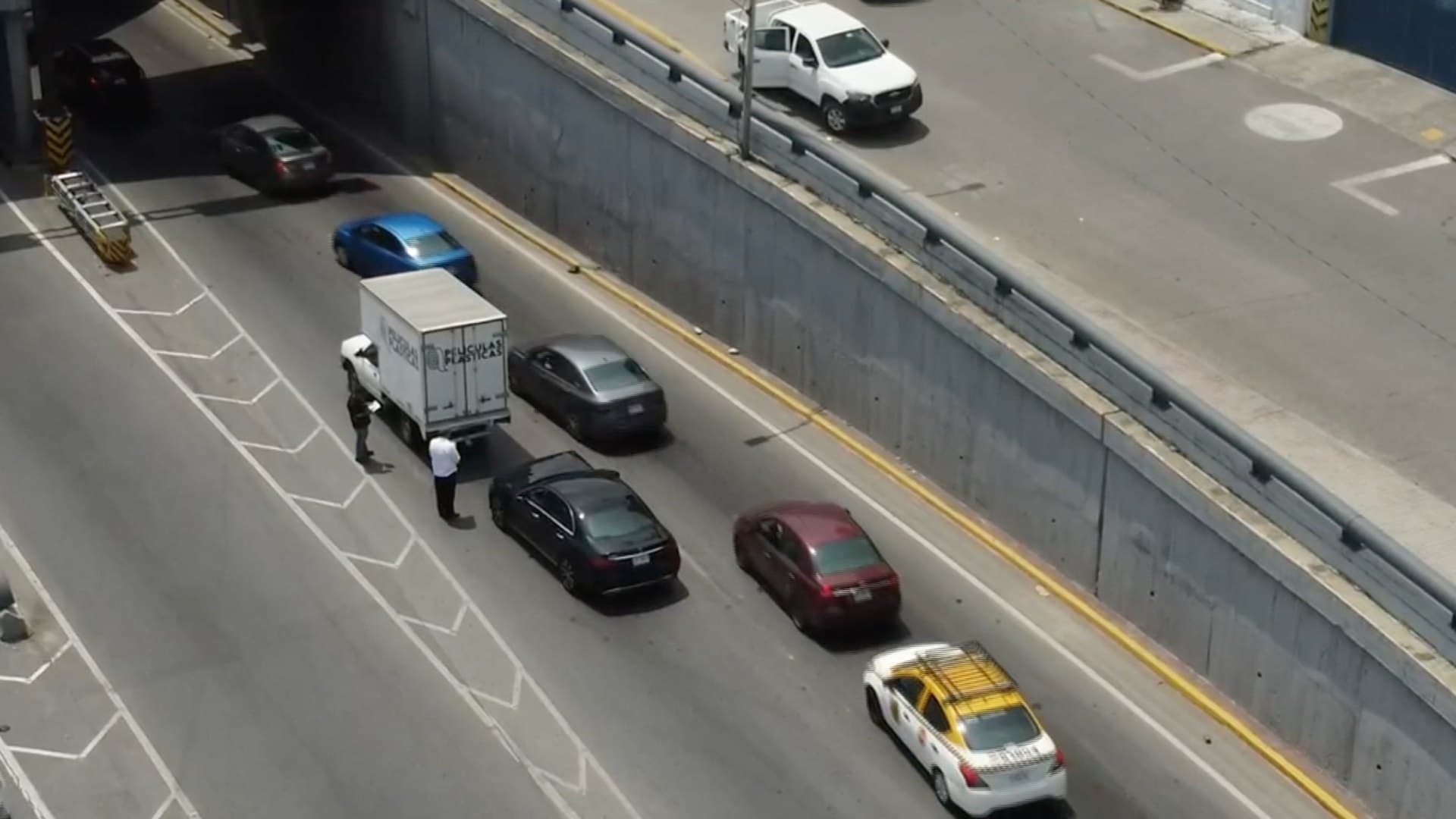 Choque múltiple en avenida Morones Prieto en Monterrey