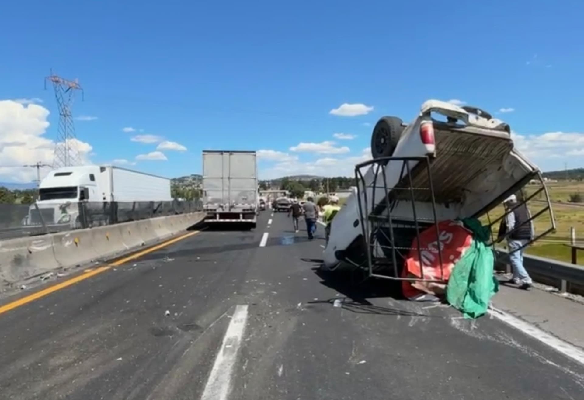 Un fuerte accidente provocó el cierre al paso de vehículos.