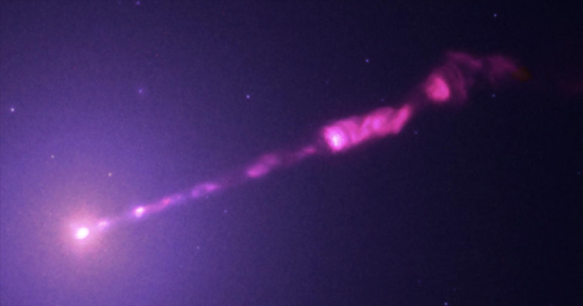 Chorro de plasma lanzado por agujero negro supermasivo