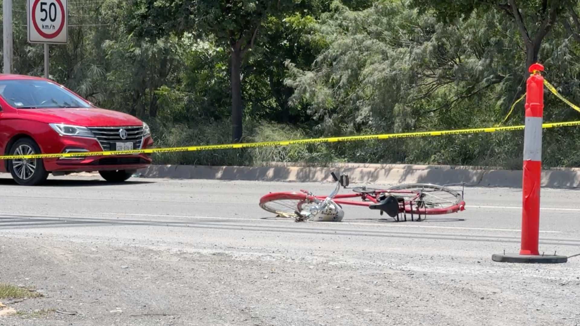 Carril acordonado y bicicleta tirada