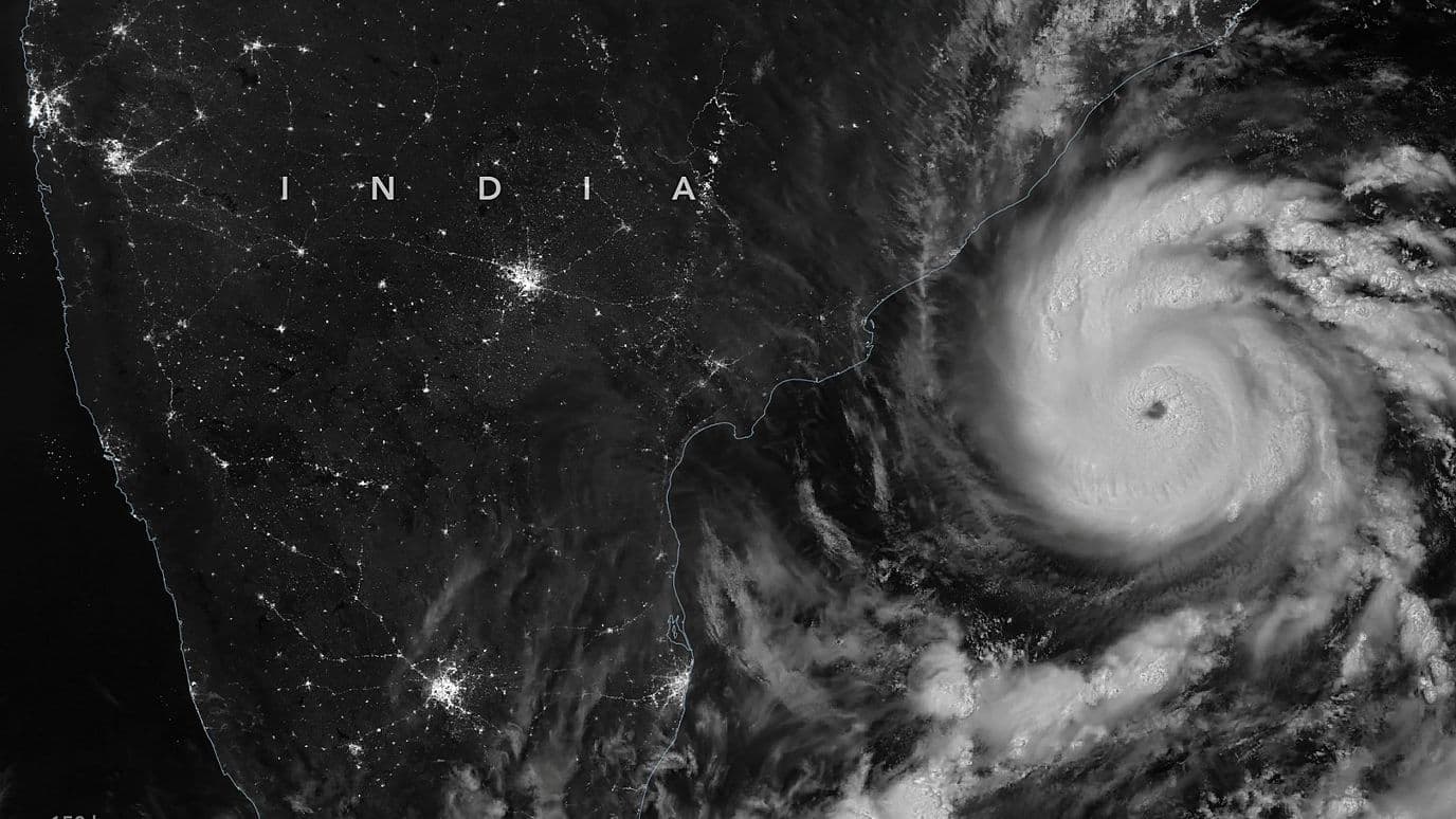 Imagen de satélite de la NOAA que muestra al ciclón Arnab en el océano Índico. @NASAEarth