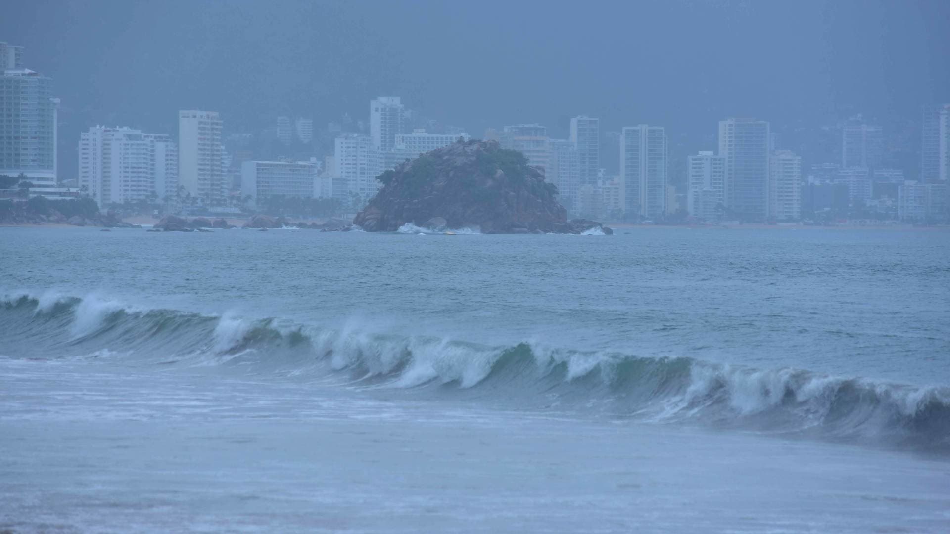 Lluvias en Acapulco por la tormenta tropical Flossie el 30 de junio de 2025. Foto: Cuartoscuro | Archivo