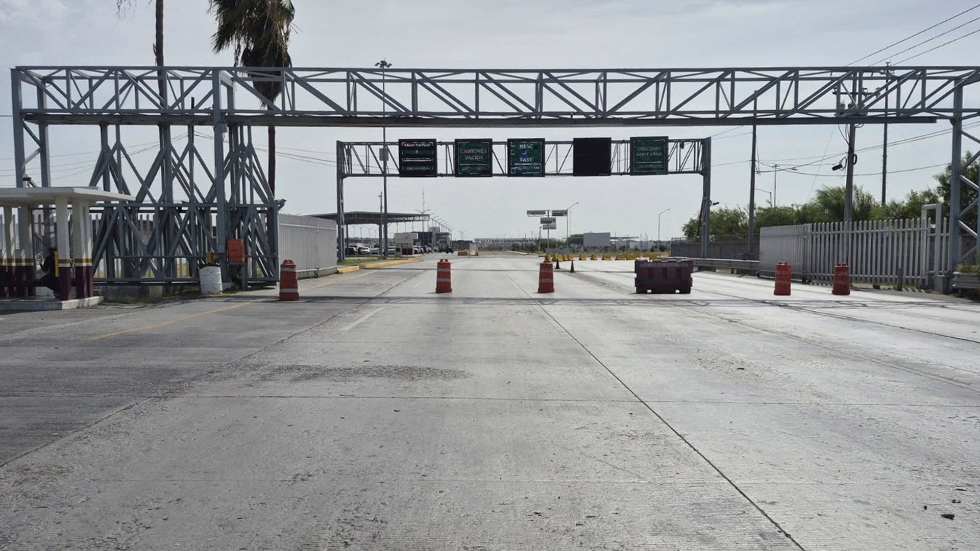 Puente del Comercio Mundial de Nuevo Laredo Suspenderá Operaciones para Retirar Boyas