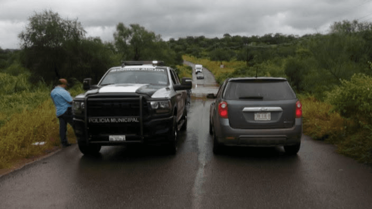 Cierres carreteros en Sonora por lluvias del Huracán Polo.