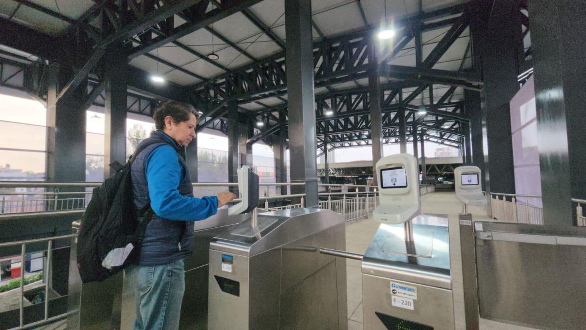 Usuarios de la Línea 12 del Metro