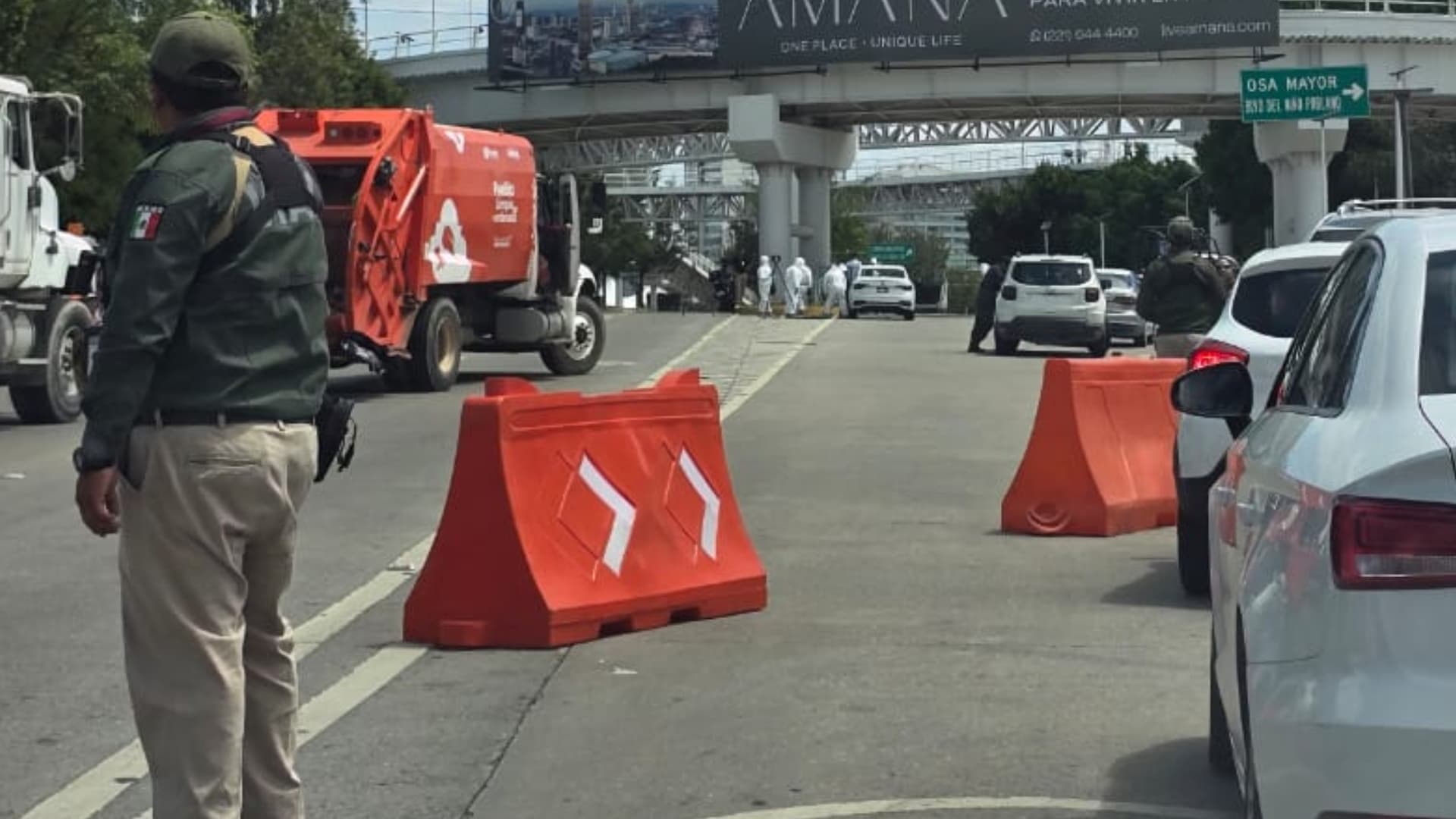 Solo hay paso en la lateral de la Vía Atlixcáyotl.