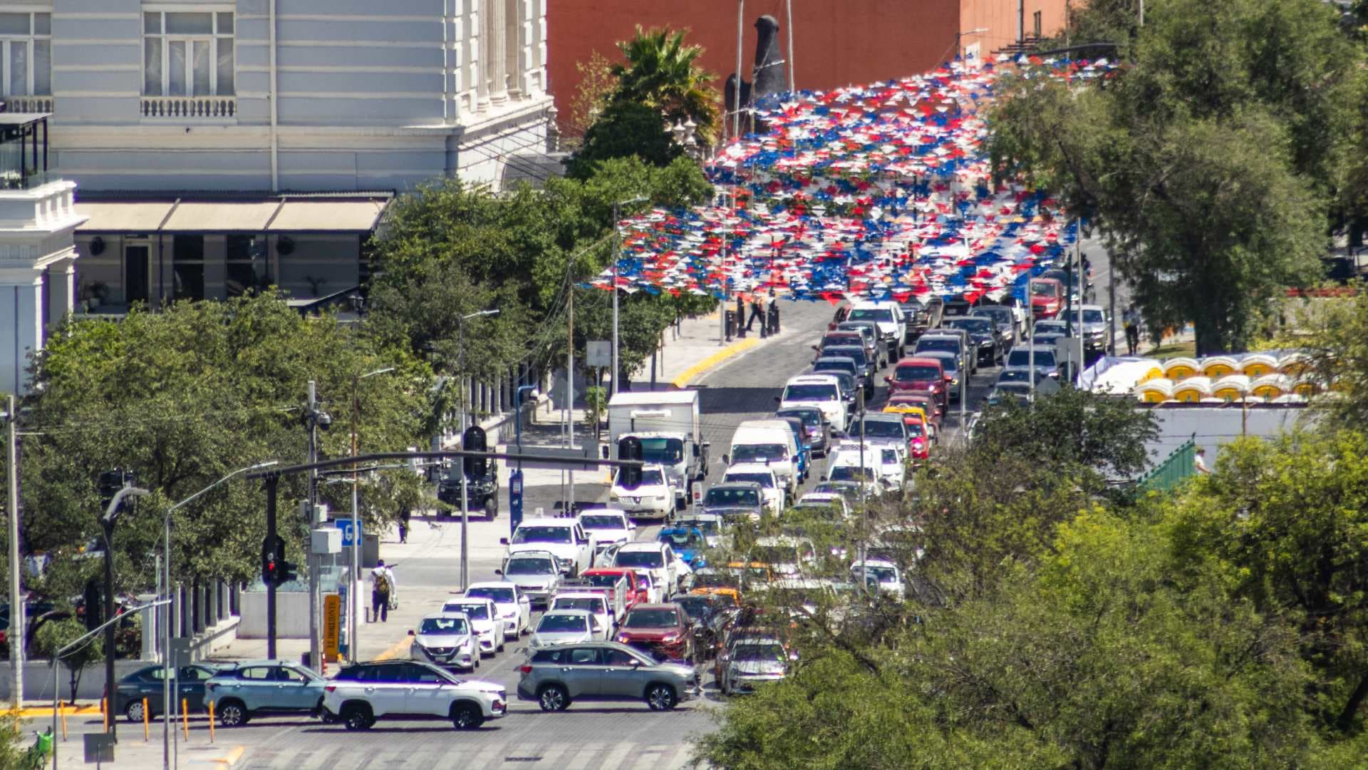 Vialidad en el Centro de la ciudad de Monterrey