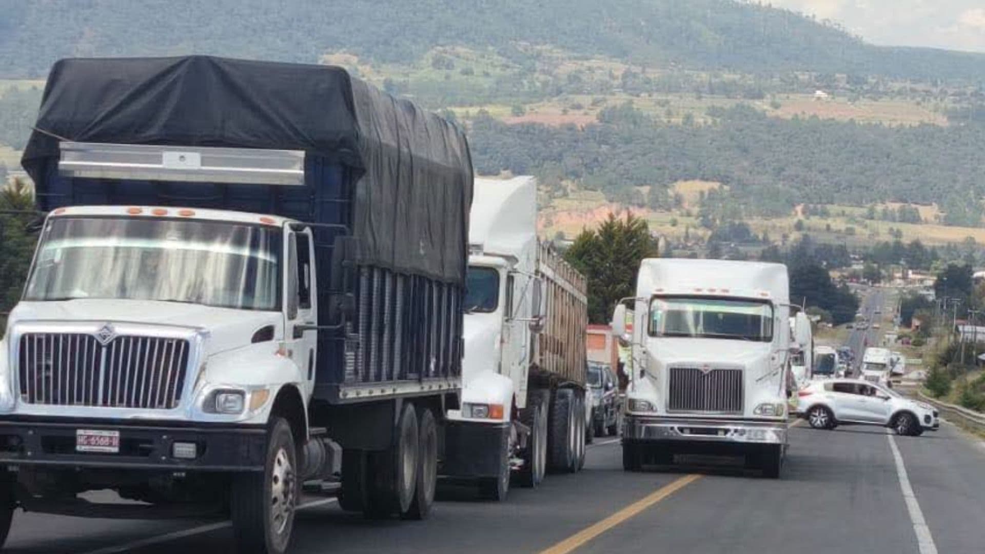 Cierres viales en Zacatlán por detención de un hombre.