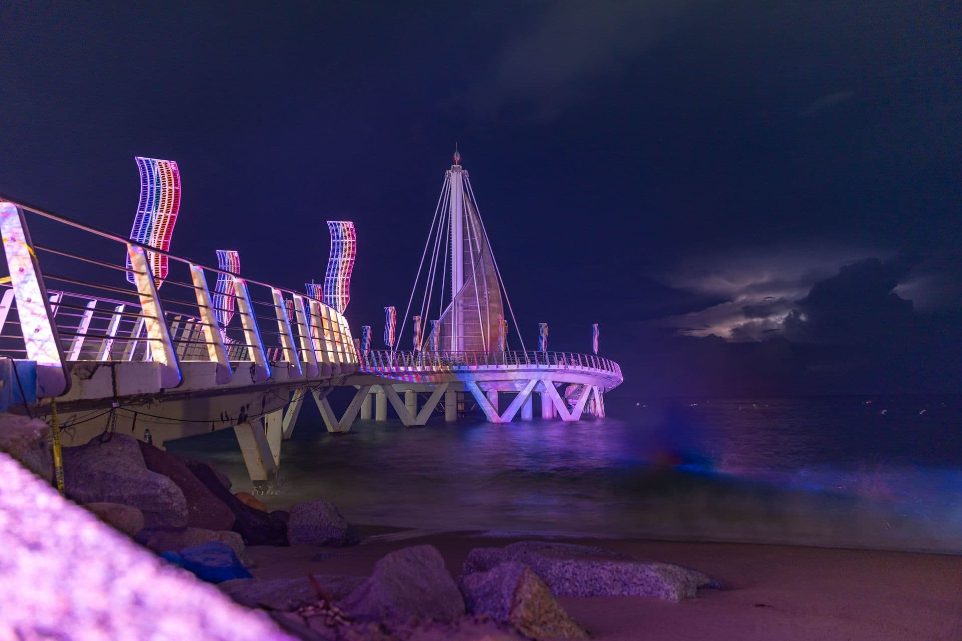 Puerto Vallarta en la víspera del ingreso del Huracán Simón a Jalisco