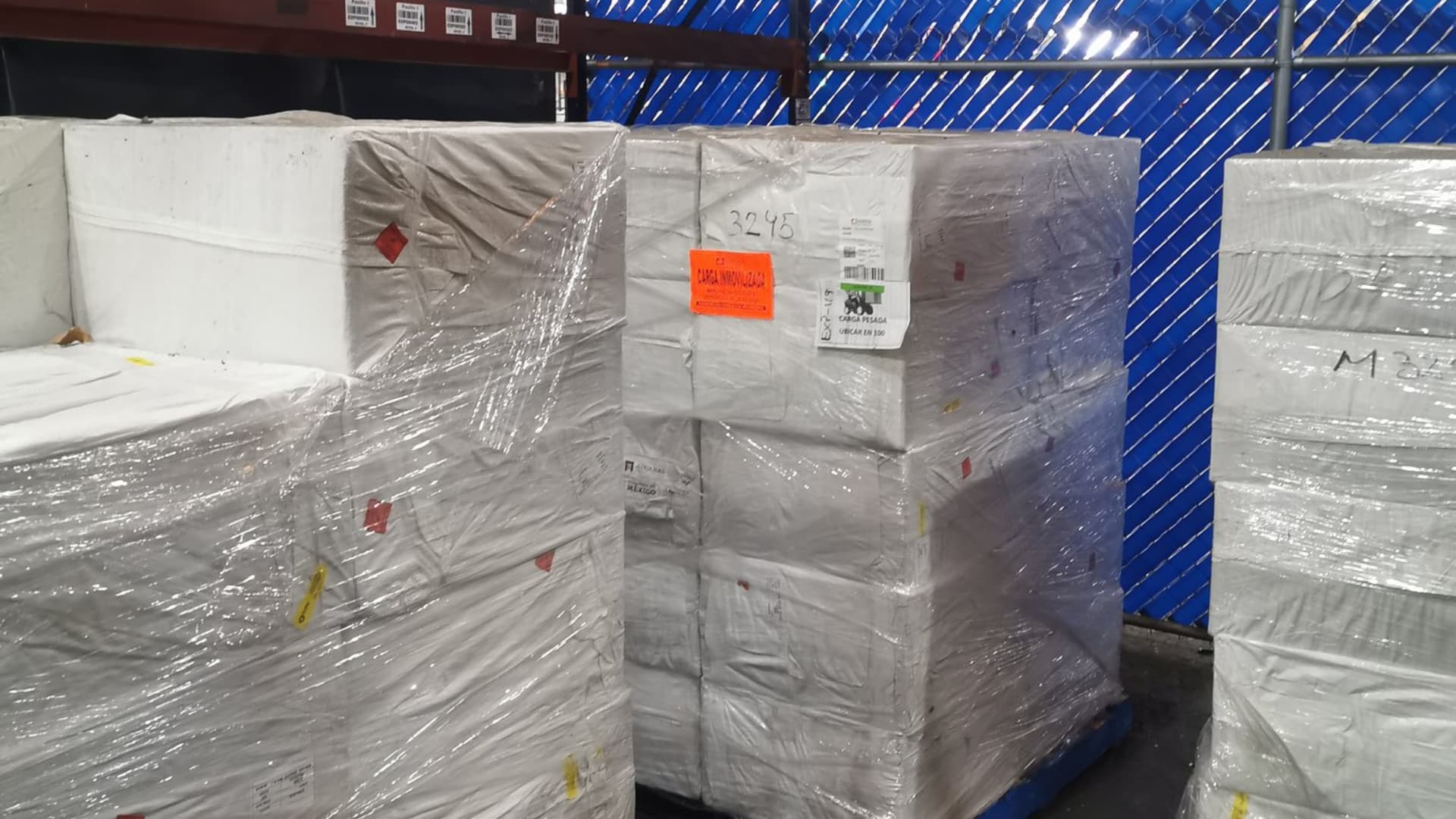Detectan Contrabando Millonario de Cigarros entre Michoacán y AICM