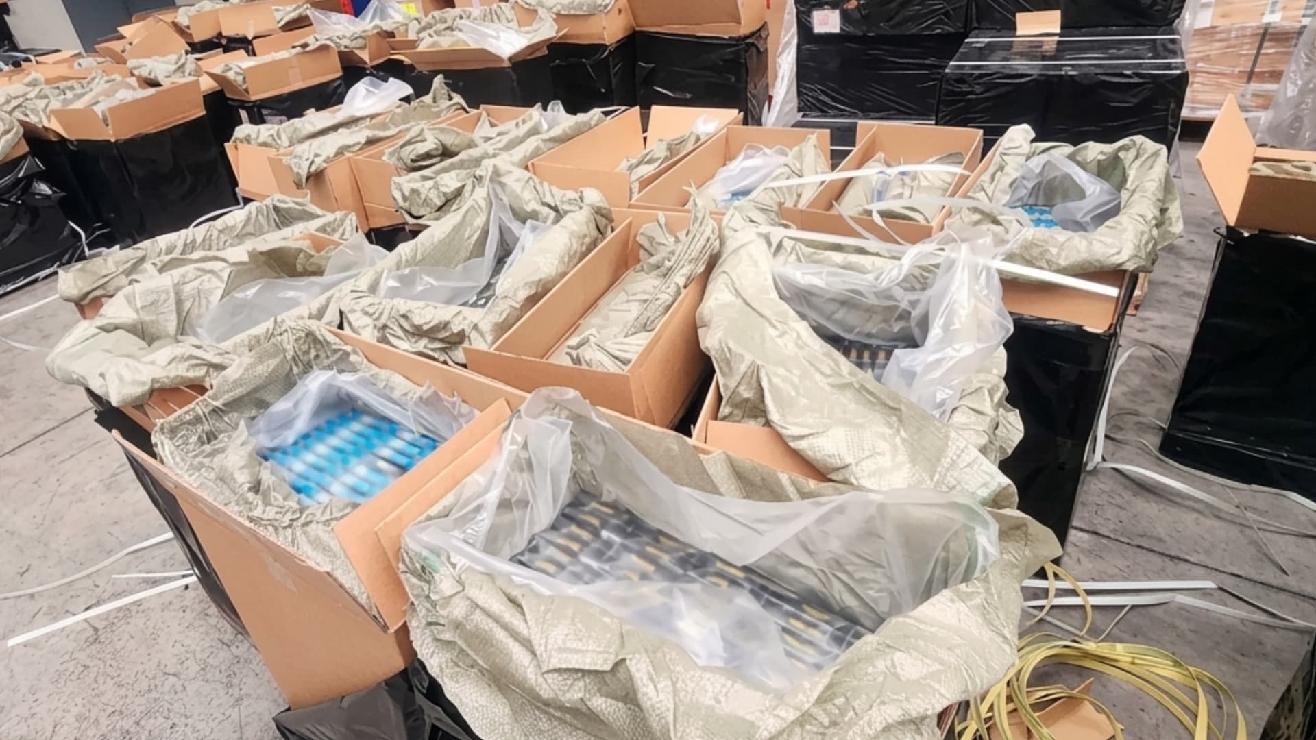 Marina Confisca 15 Toneladas de Cigarros Apócrifos en AICM y Aduanas de Lázaro Cárdenas
