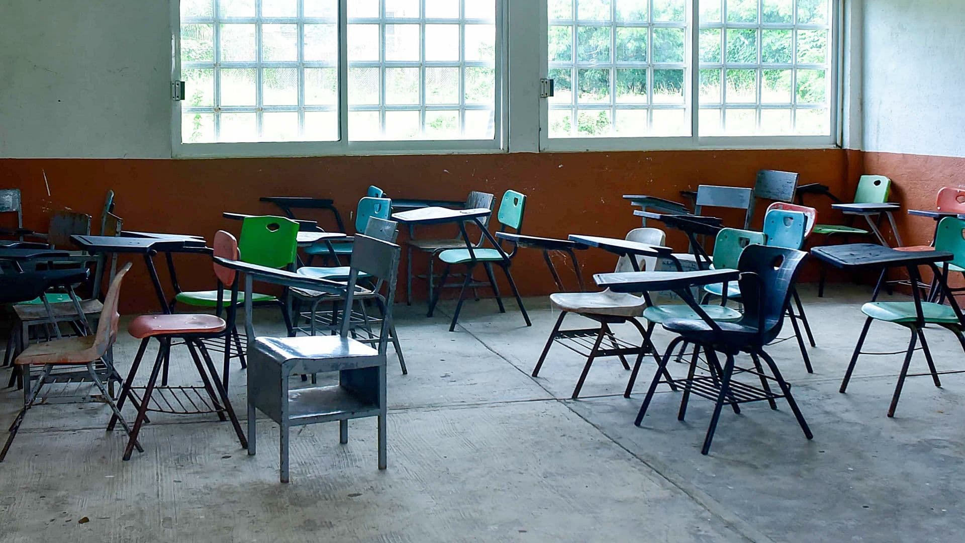 Aulas vacías en primaria de Acapulco por lluvias en septiembre 2025. Foto: Cuartoscuro | Archivo
