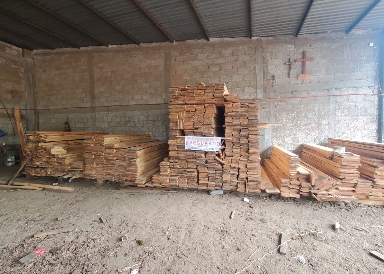 Las autoridades aseguraron el material por no acreditar su procedencia.