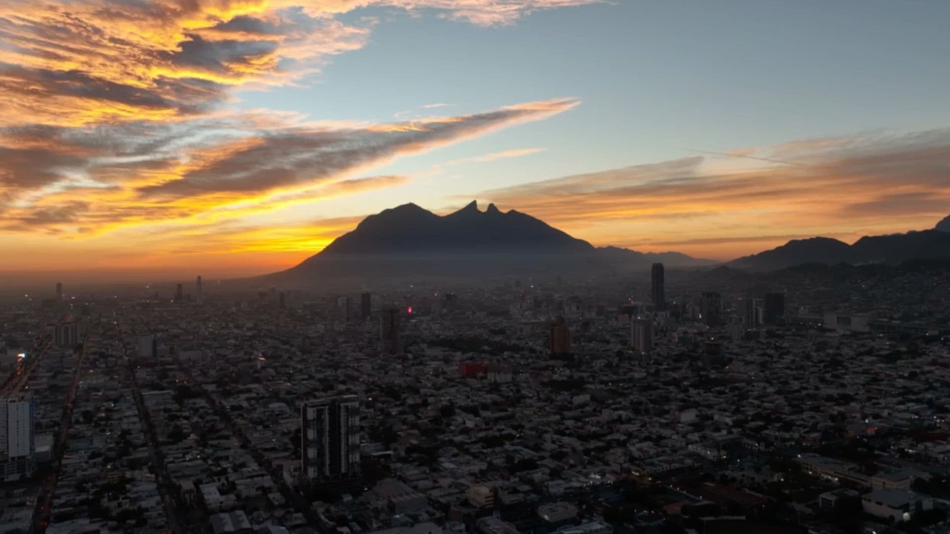 Monterrey enfrenta otra jornada de intenso calor