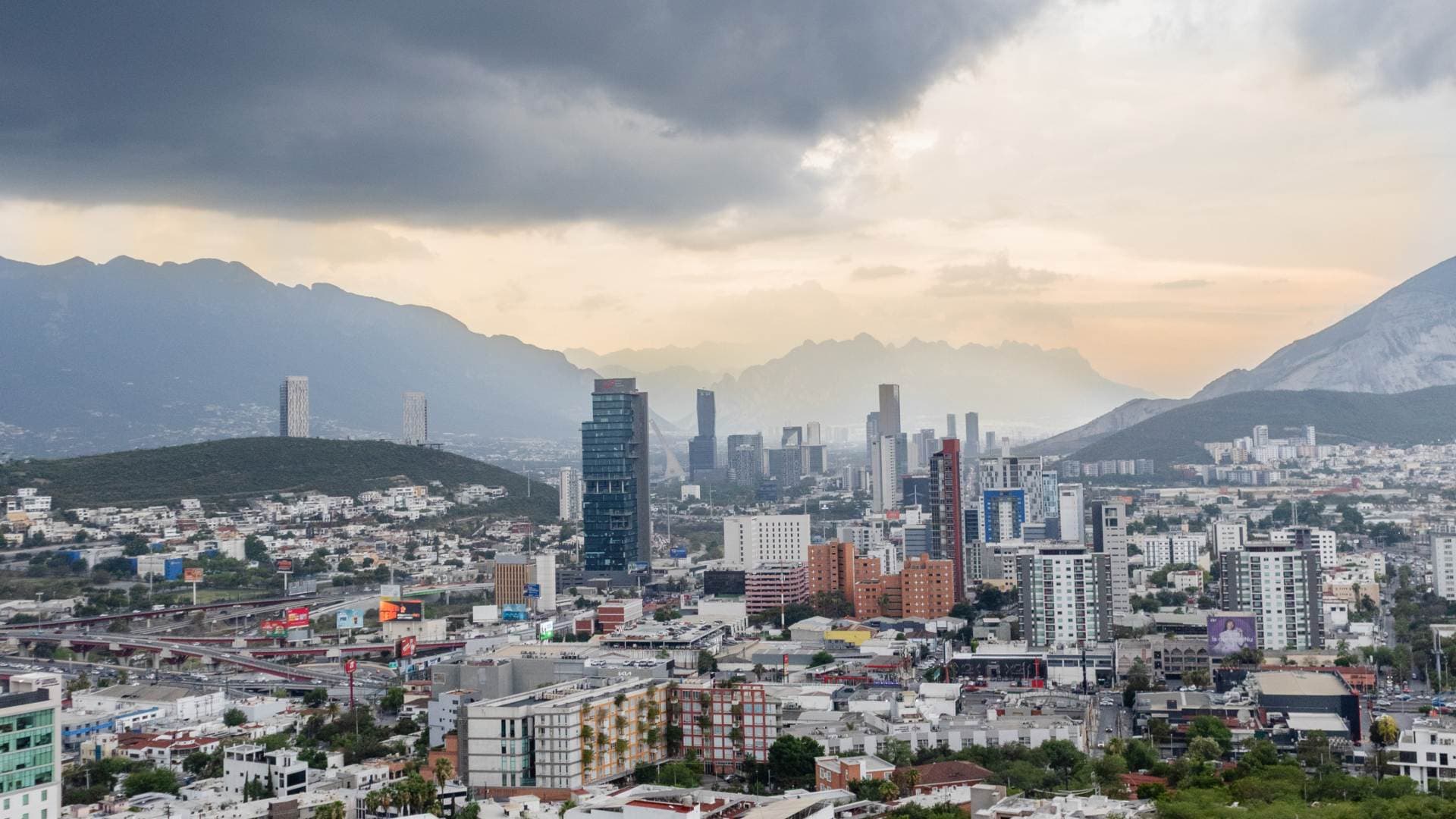 Vista del Área Metropolitana de Monterrey desde el Mirador del Obispado