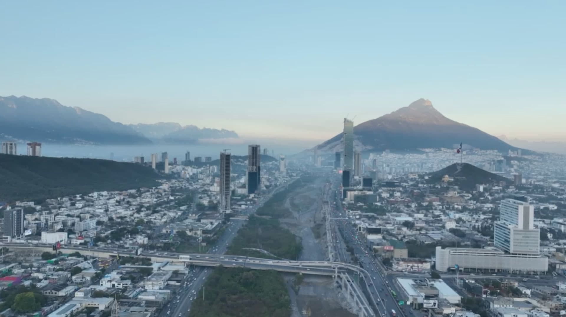 Toma aérea de la ciudad de Monterrey