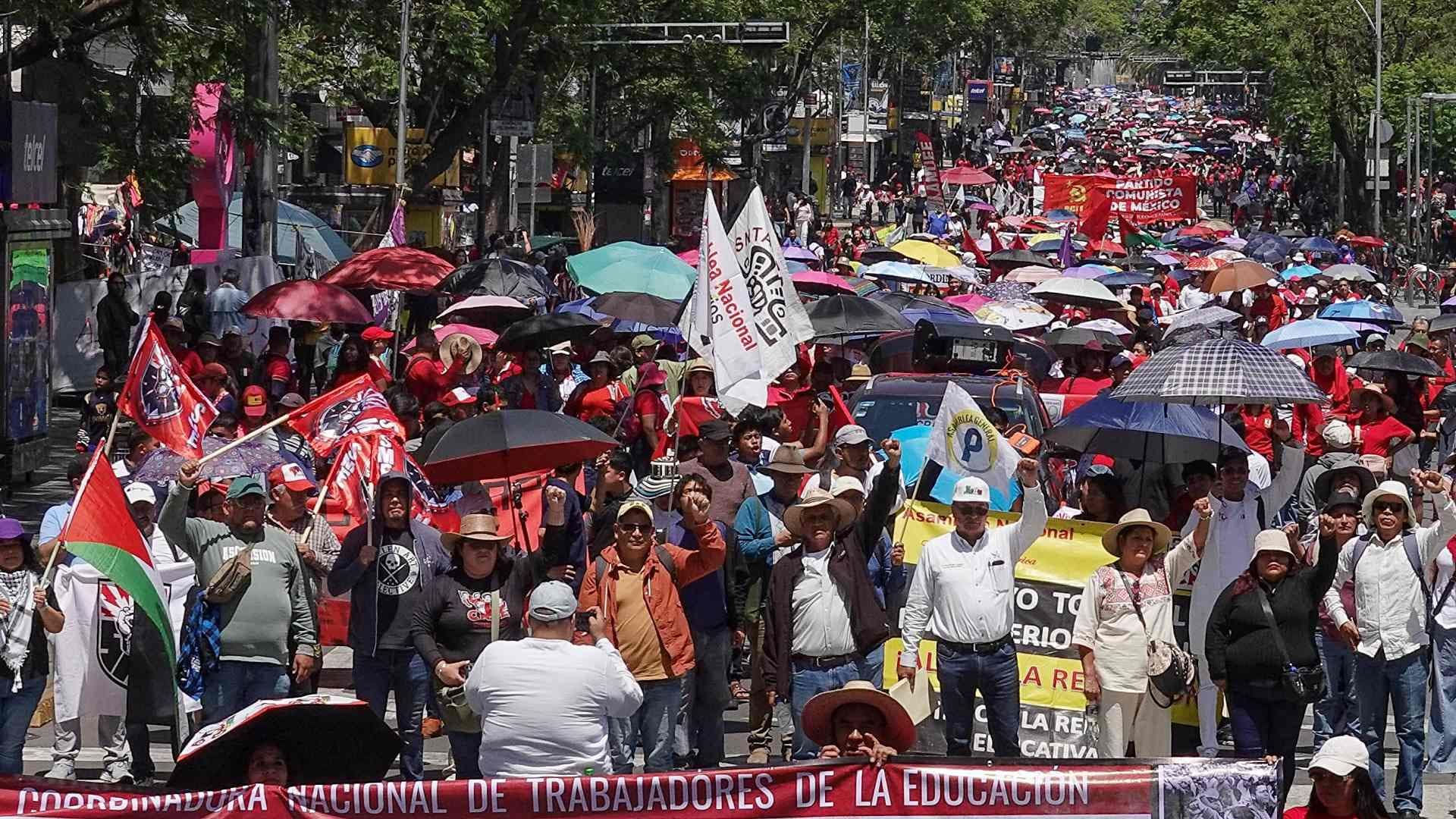 Marcha de la CNTE en CDMX el Día del Maestro 2026