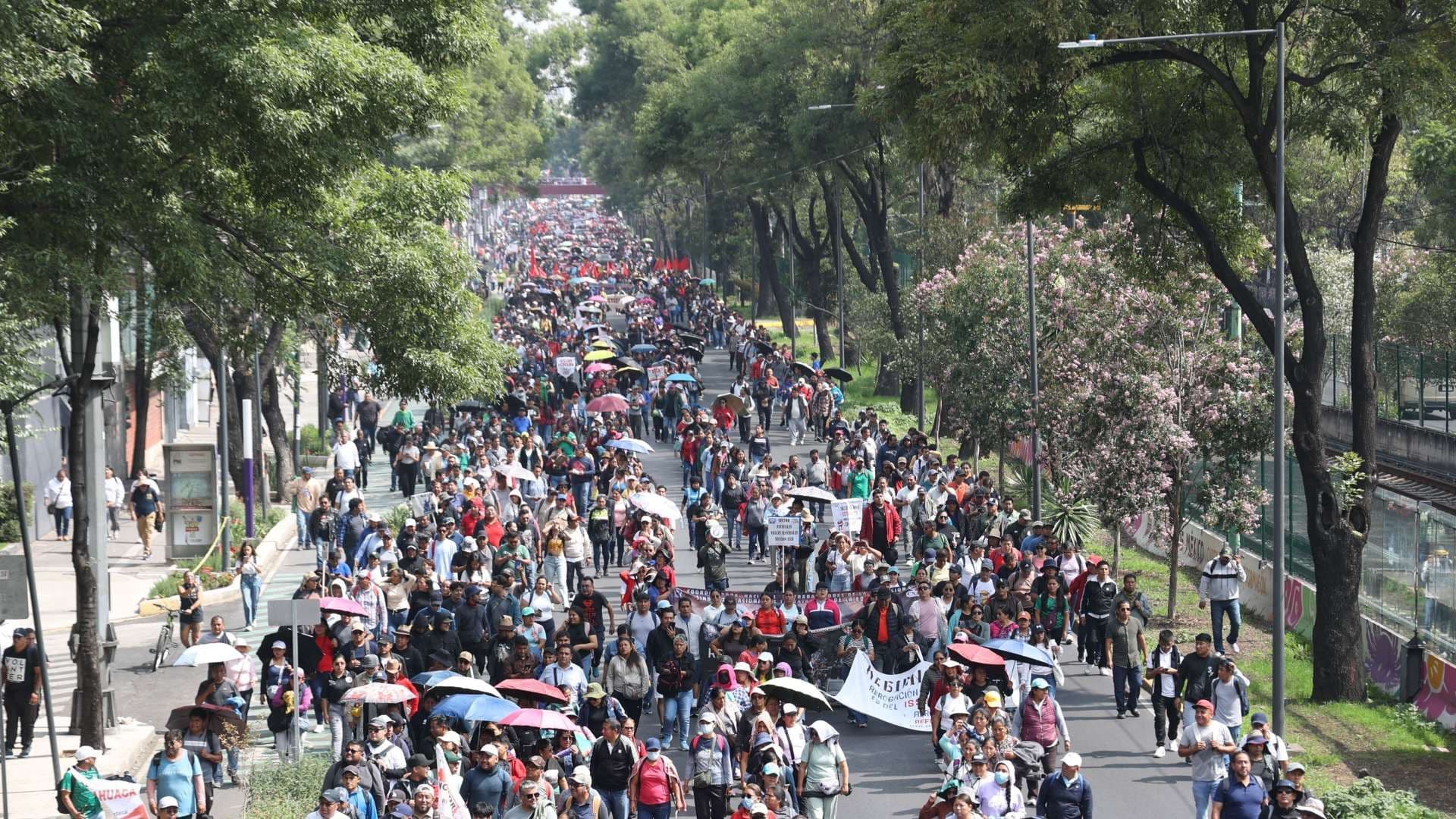 Marcha de la CNTE rumbo al estadio sede en CDMX el 11 de junio 2026. Foto: Cuartoscuro