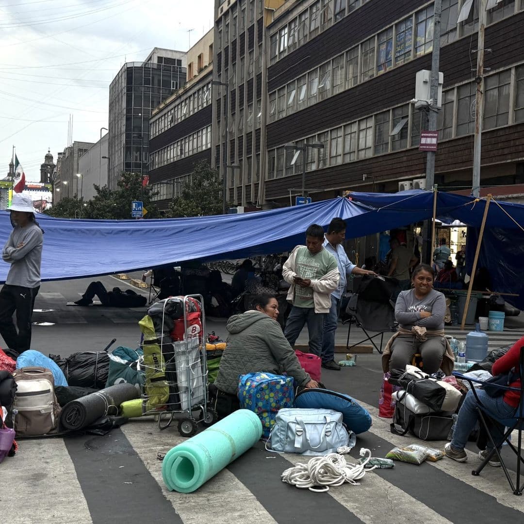 La CNTE mueve sus pertenencias del plantón en CDMX
