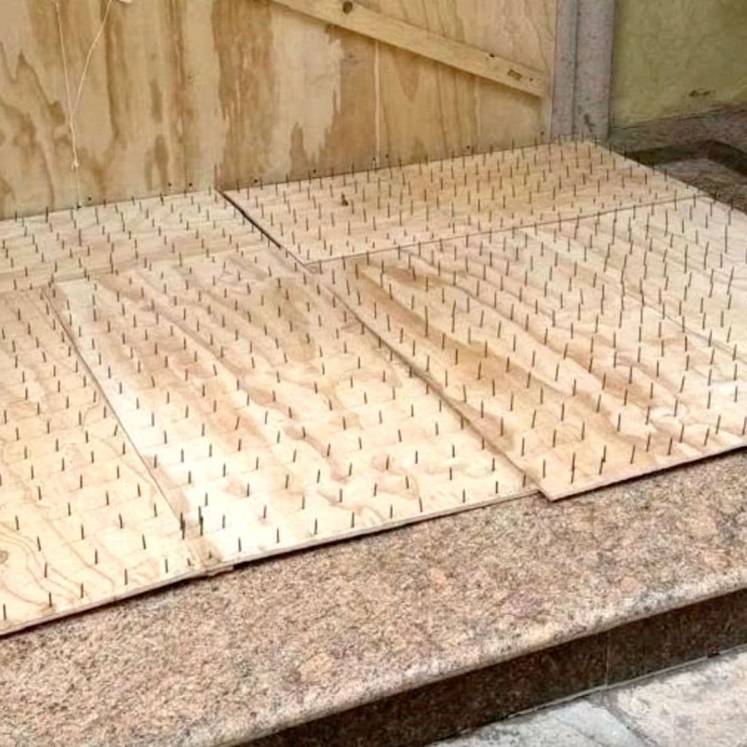 Tabla con clavos