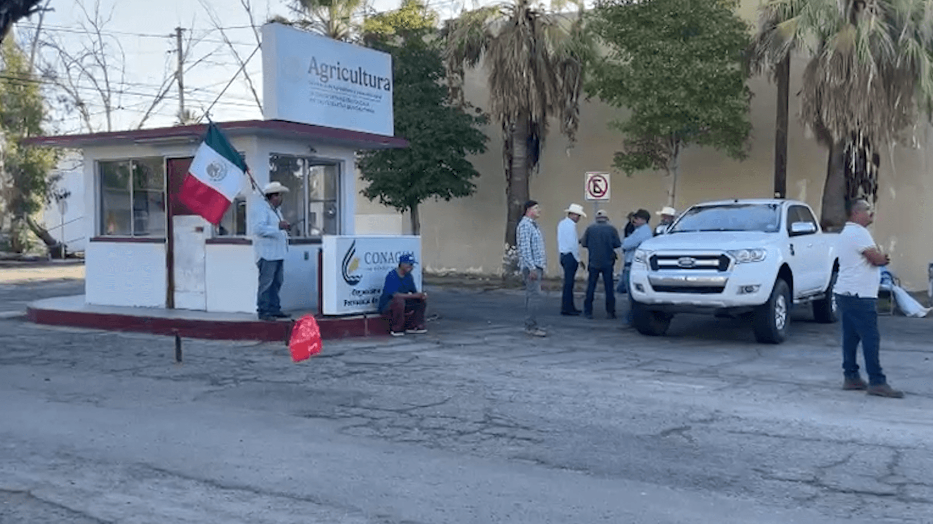 Productores de Trigo Toman Oficinas Federales en Mexicali por Falta de Acuerdos